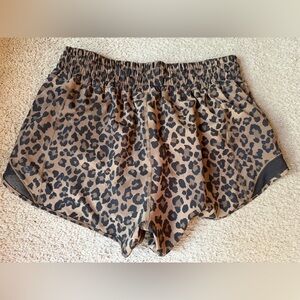 Lululemon Hotty Hot High Rise HR Shorts 2.5 Leopard 8 Sold Out